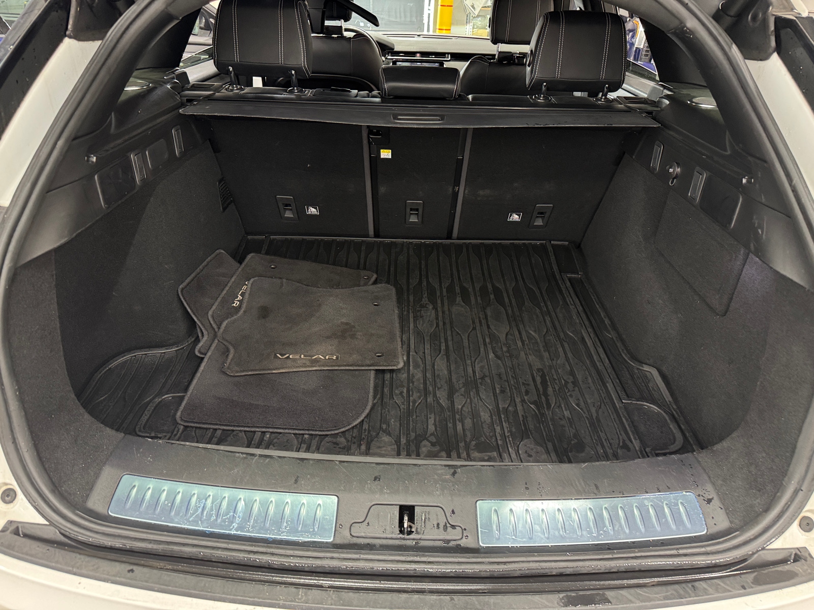 Thumbnail: 2020 Land Rover Range Rover Velar - 6