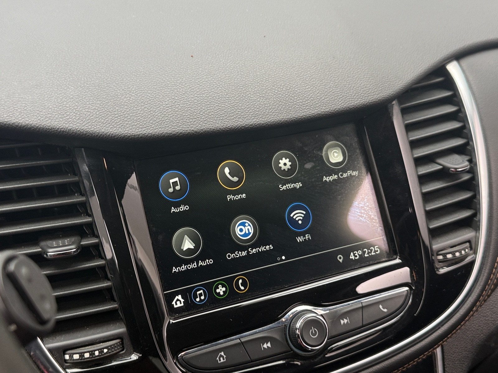 Thumbnail: 2019 Chevrolet Trax - 3