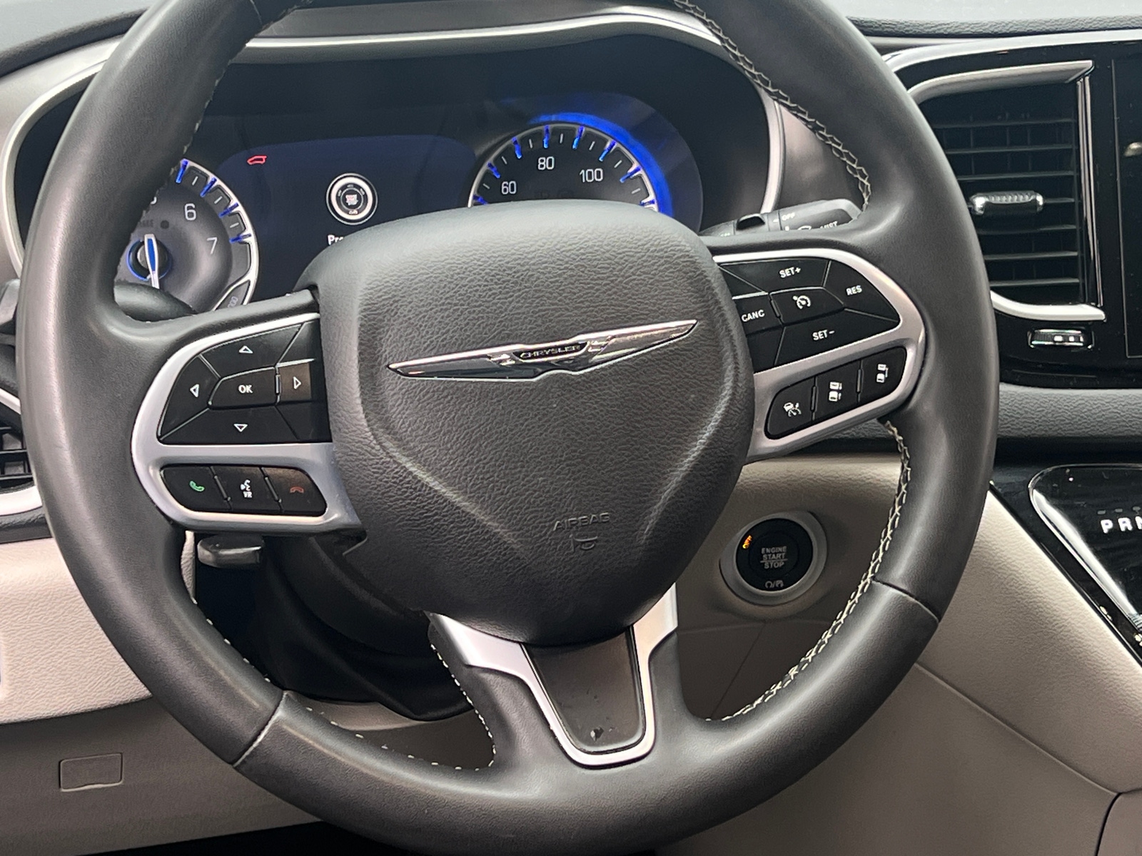 Thumbnail: 2023 Chrysler Pacifica - 4