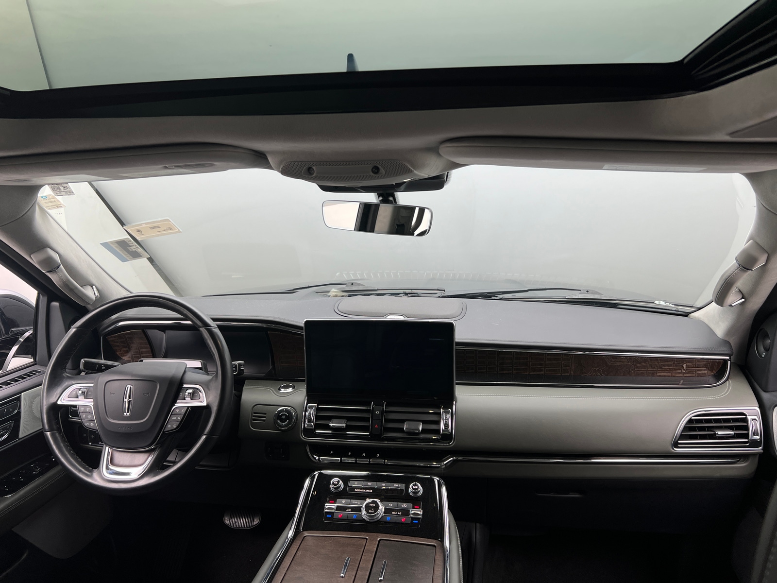 Thumbnail: 2022 Lincoln Navigator L - 2