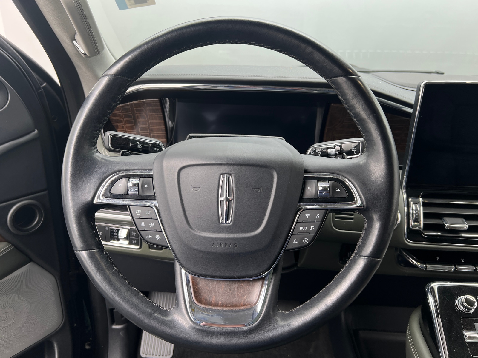 Thumbnail: 2022 Lincoln Navigator L - 4