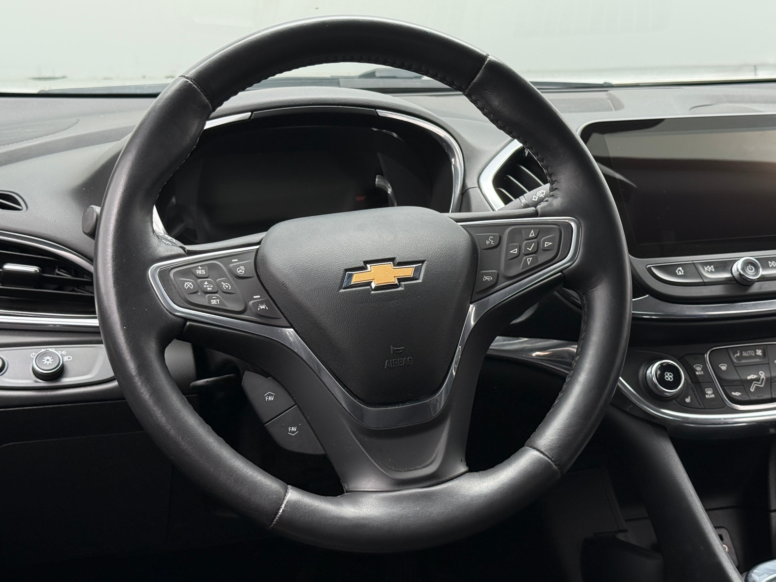 Thumbnail: 2017 Chevrolet Volt - 4