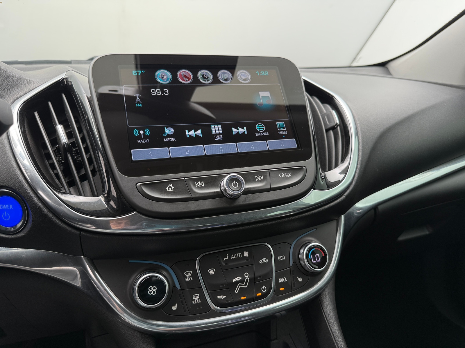 Thumbnail: 2017 Chevrolet Volt - 3