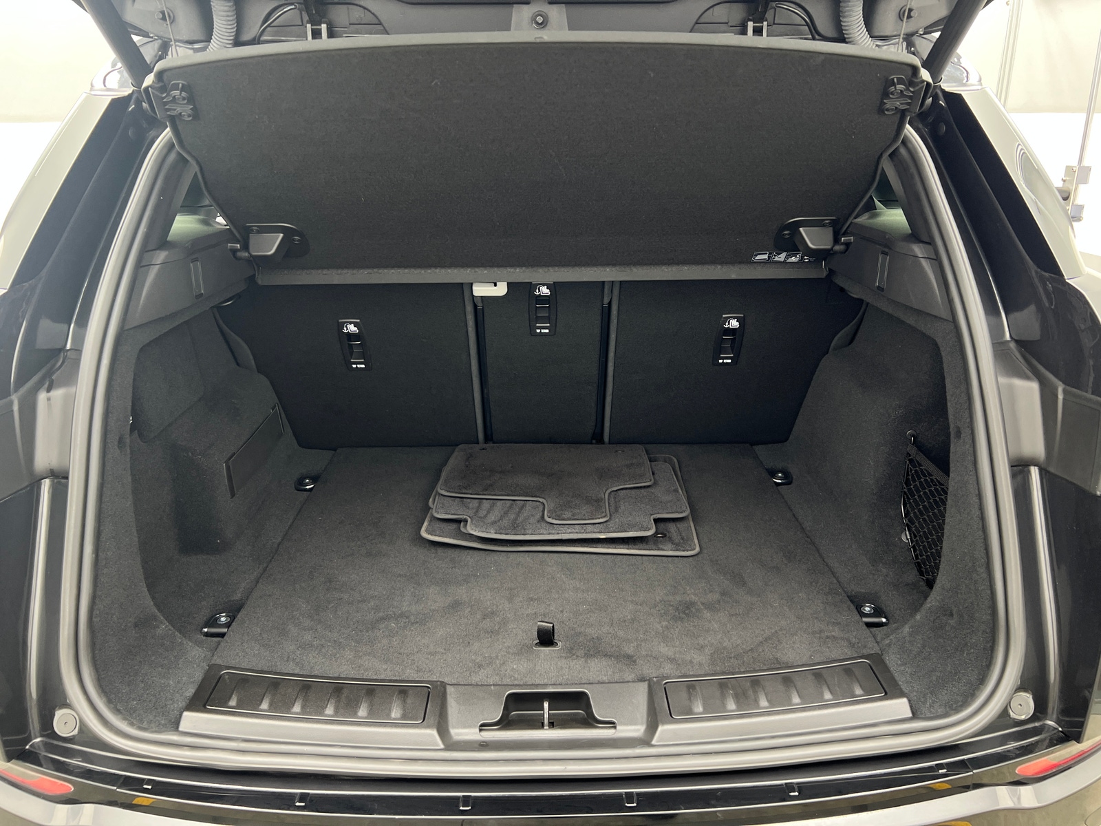 Thumbnail: 2020 Land Rover Range Rover Evoque - 6