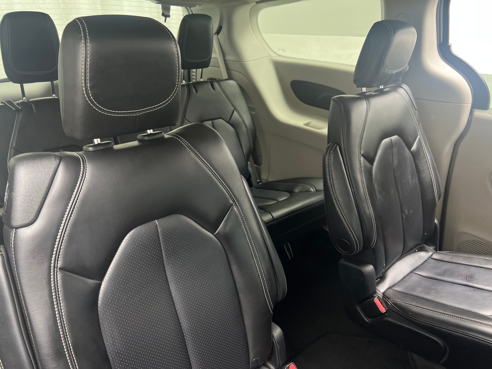 Thumbnail: 2023 Chrysler Pacifica - 5