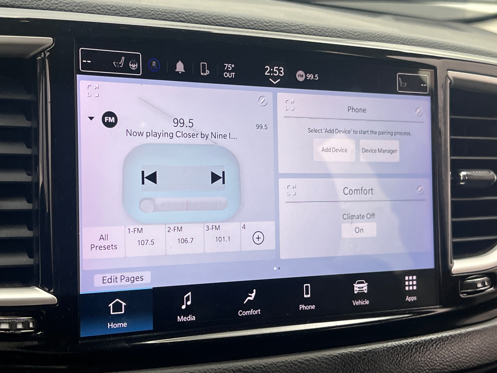 Thumbnail: 2023 Chrysler Pacifica - 3