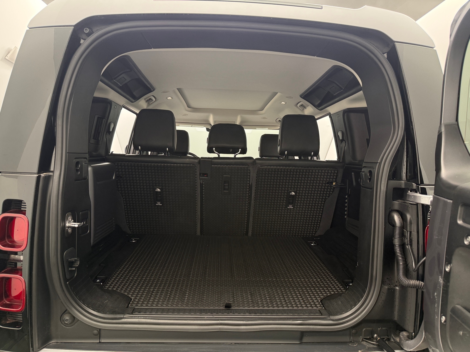 Thumbnail: 2020 Land Rover Defender - 7