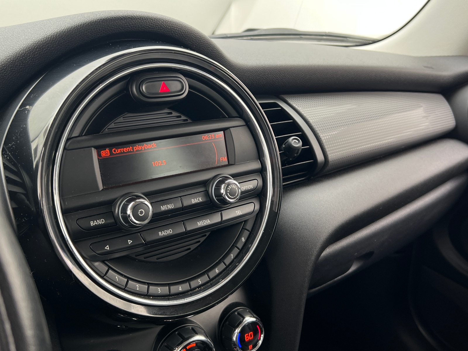 Thumbnail: 2015 MINI Cooper Hardtop - 3