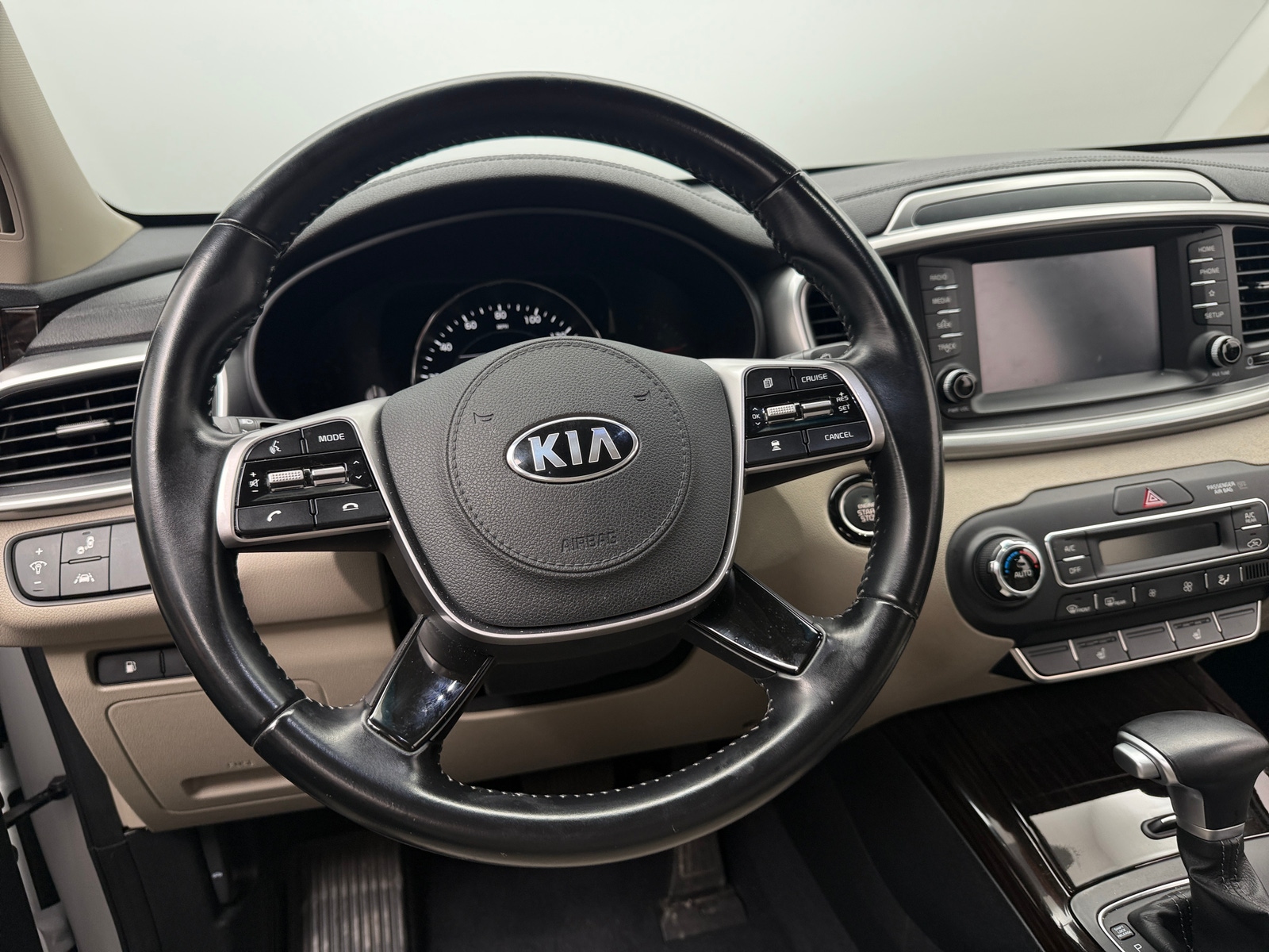 Thumbnail: 2020 Kia Sorento - 4