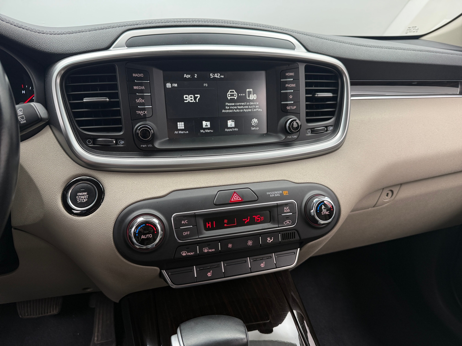 Thumbnail: 2020 Kia Sorento - 3