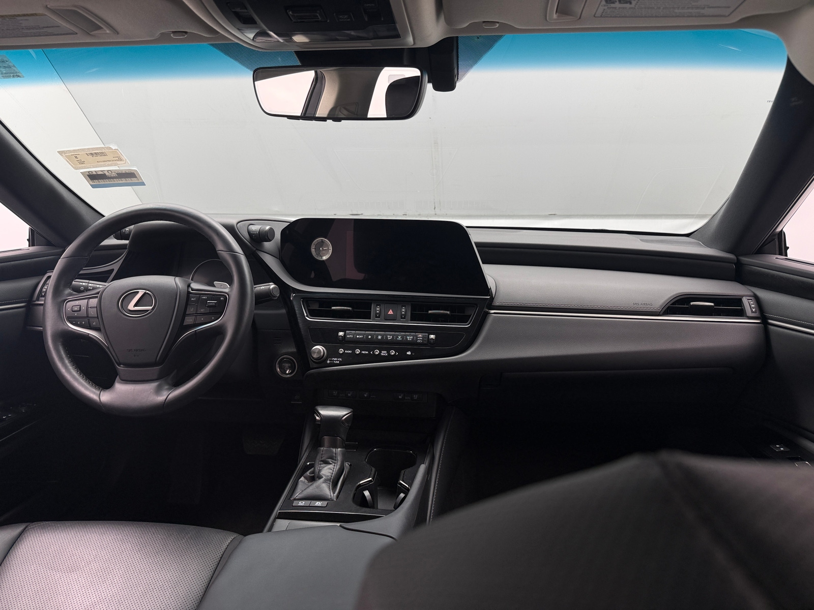 Thumbnail: 2023 Lexus ES - 2