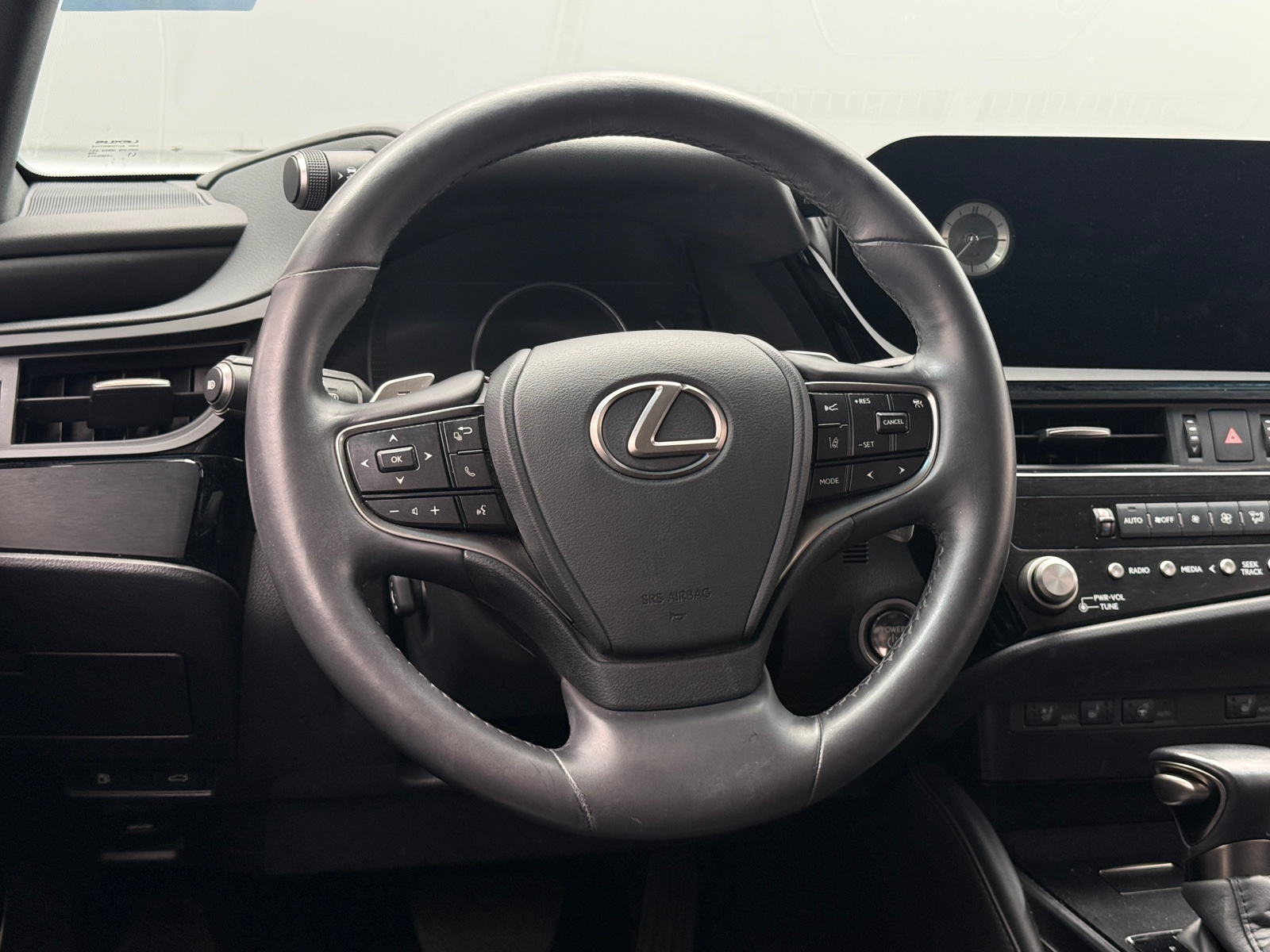 Thumbnail: 2023 Lexus ES - 4