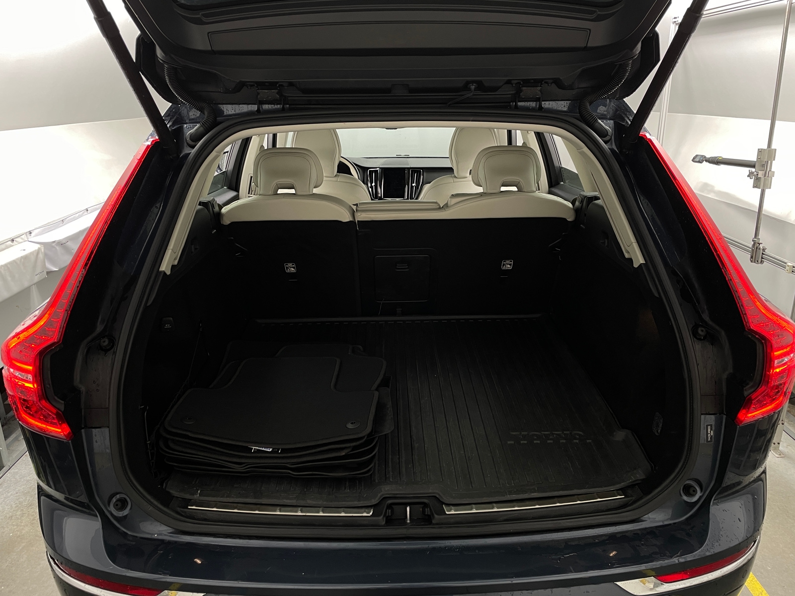 Thumbnail: 2021 Volvo XC60 - 6