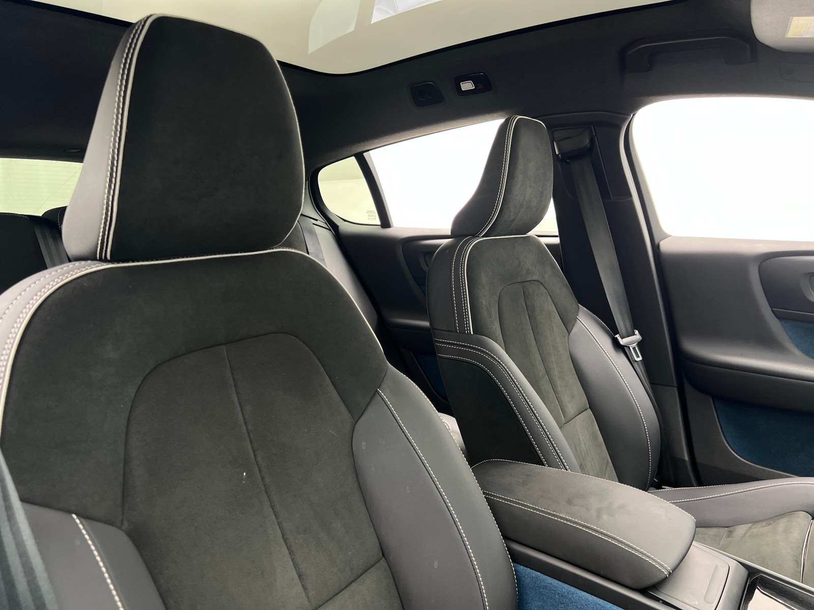 Thumbnail: 2023 Volvo C40 - 2