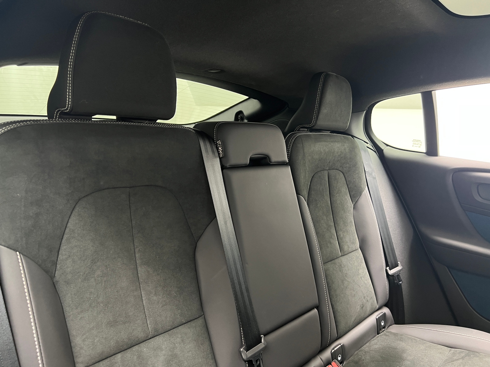 Thumbnail: 2023 Volvo C40 - 6