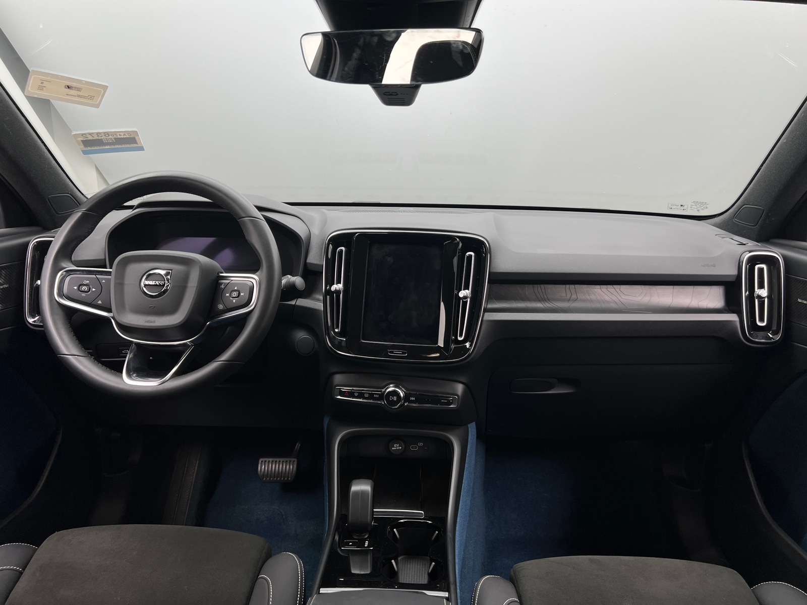 Thumbnail: 2023 Volvo C40 - 3