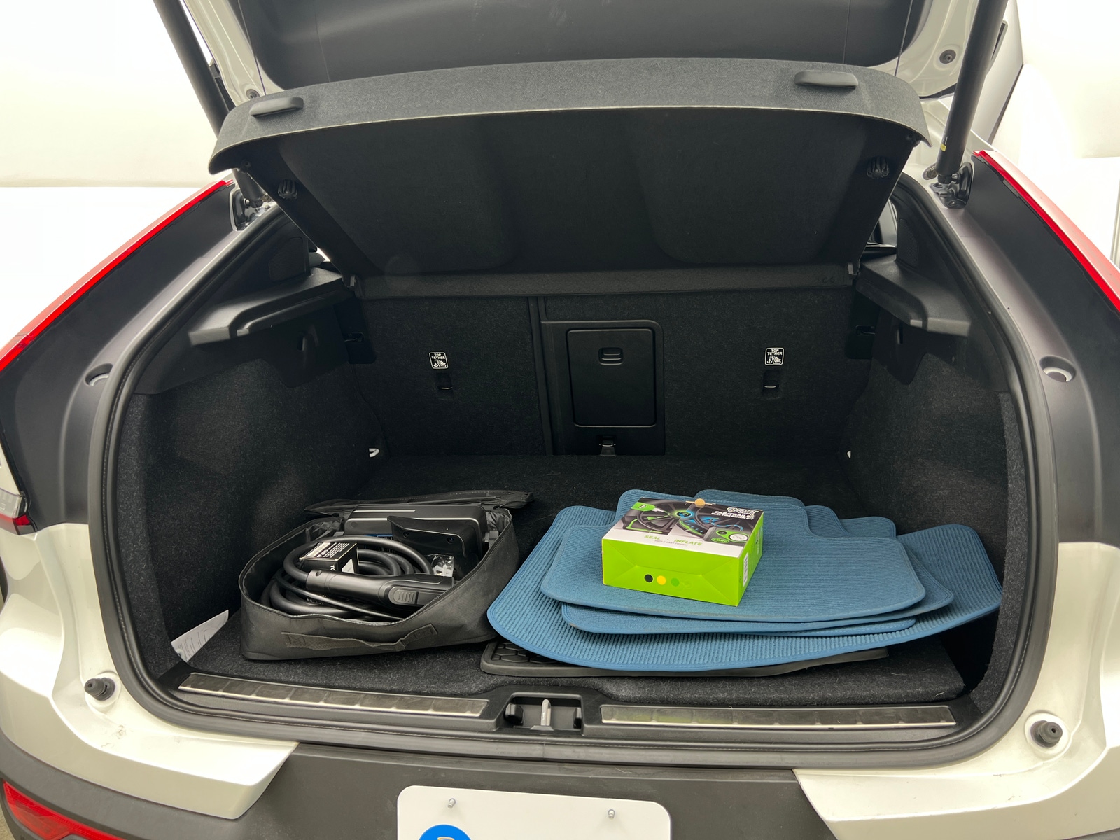 Thumbnail: 2023 Volvo C40 - 7