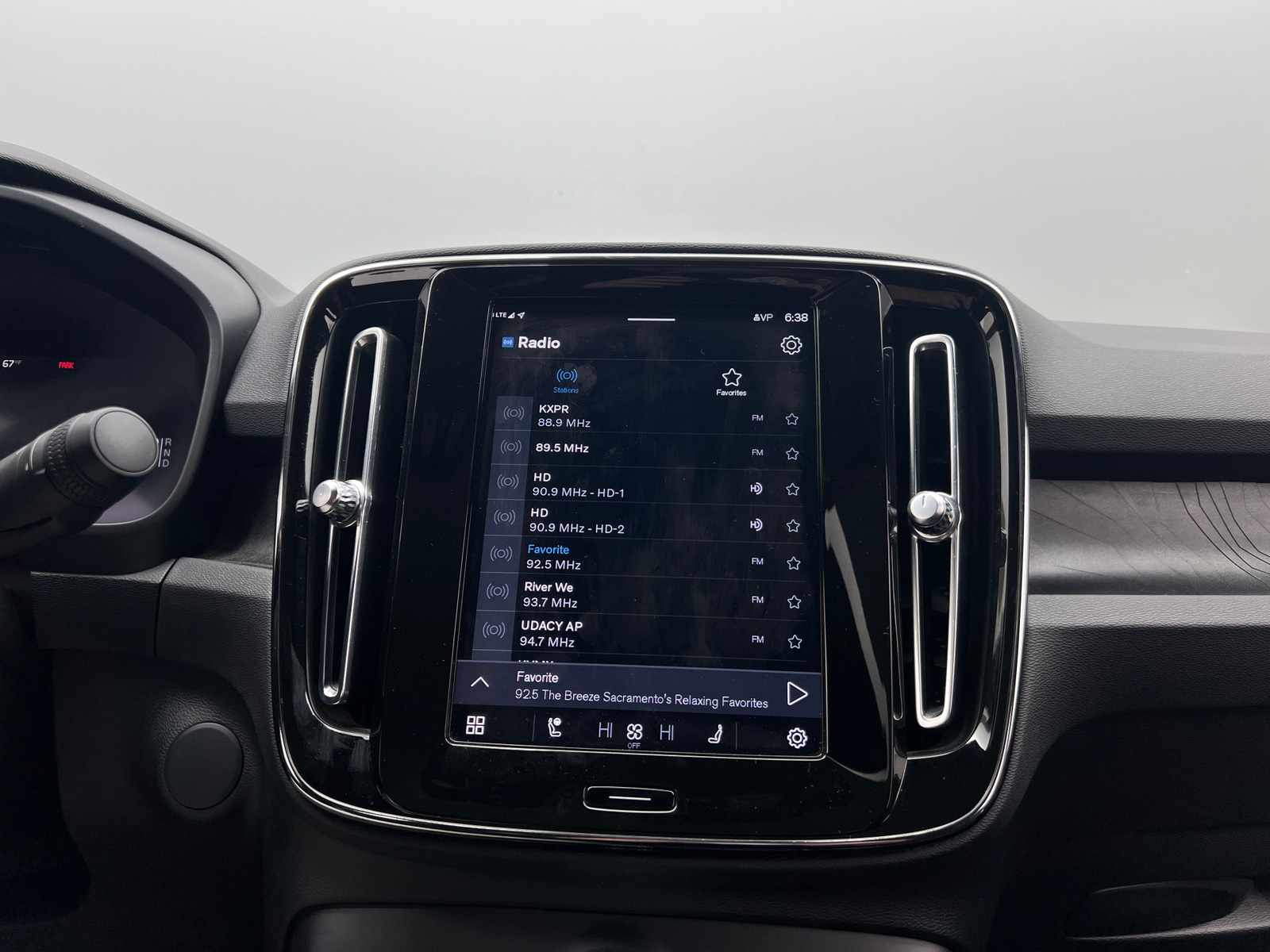 Thumbnail: 2023 Volvo C40 - 4