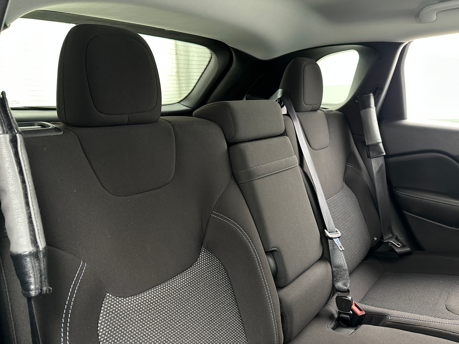 Thumbnail: 2019 Jeep Cherokee - 6