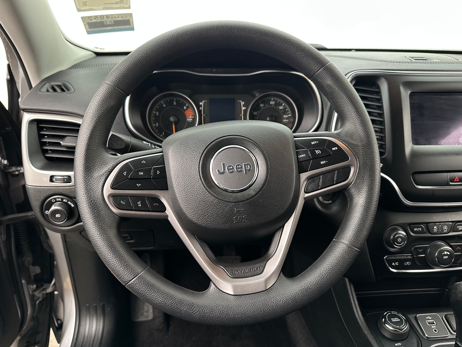 Thumbnail: 2019 Jeep Cherokee - 5