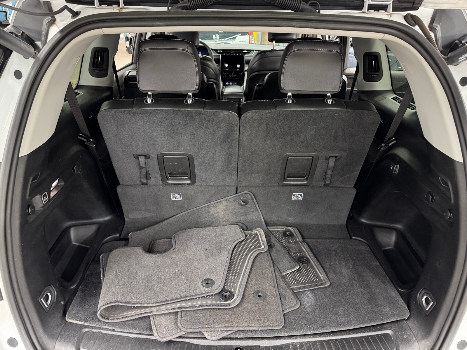 Thumbnail: 2023 Jeep Grand Cherokee L - 6