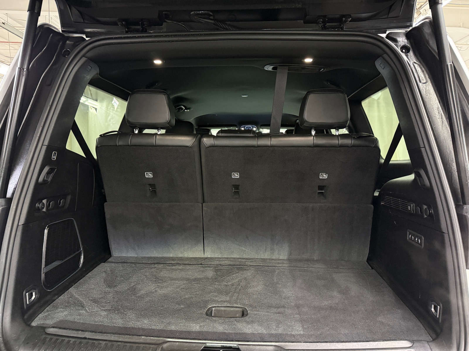 Thumbnail: 2023 Jeep Wagoneer - 6