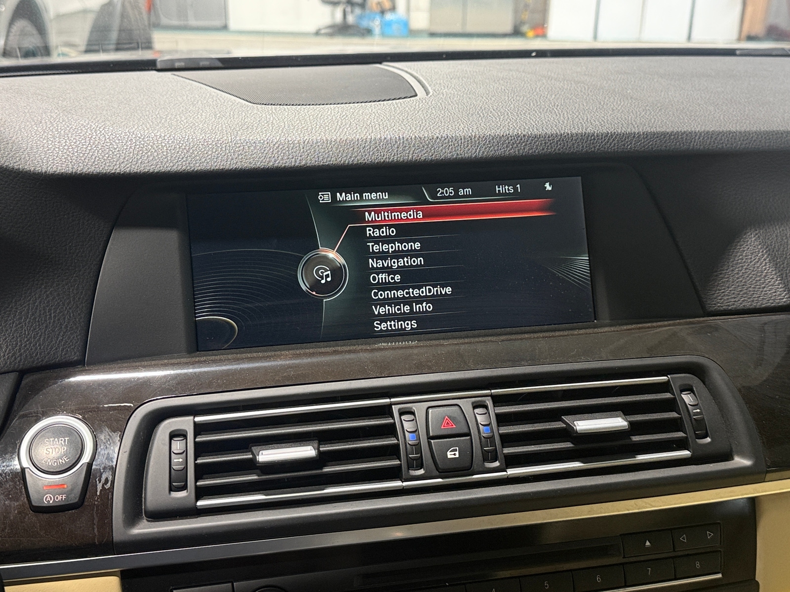 Thumbnail: 2013 BMW M5 - 3