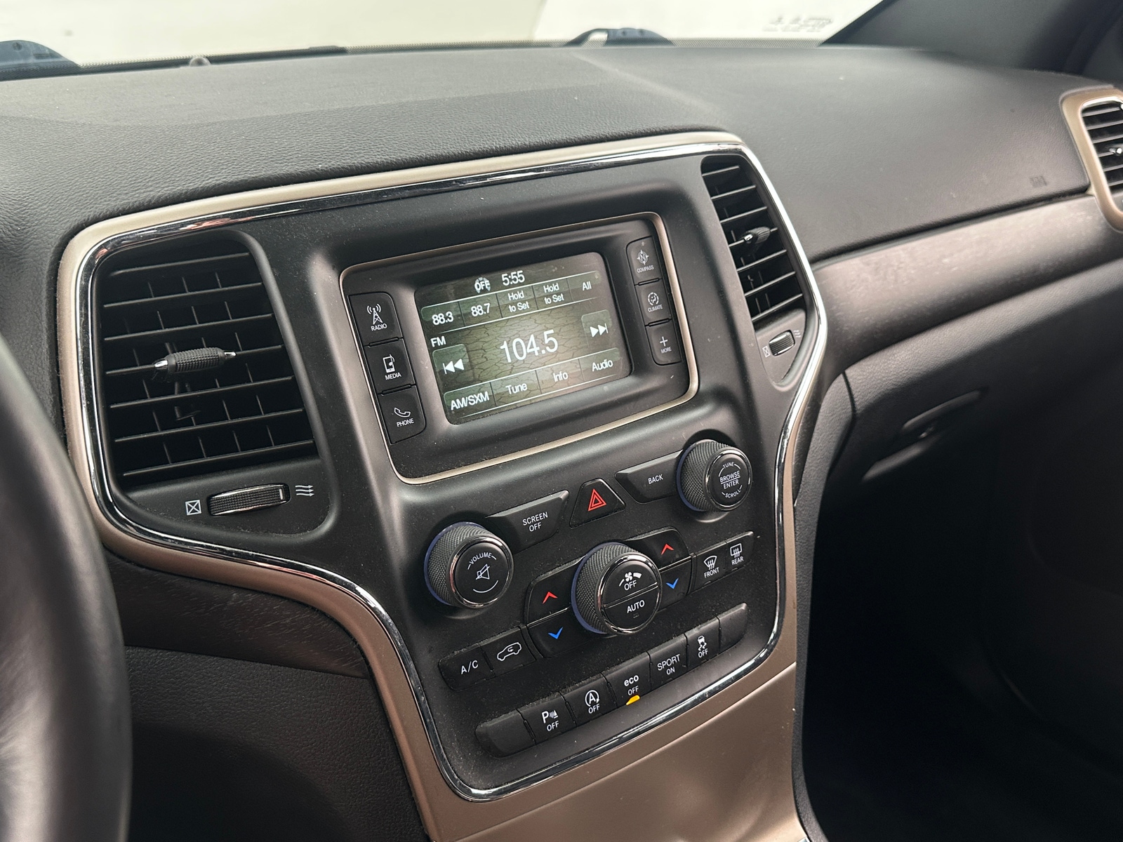 Thumbnail: 2016 Jeep Grand Cherokee - 4