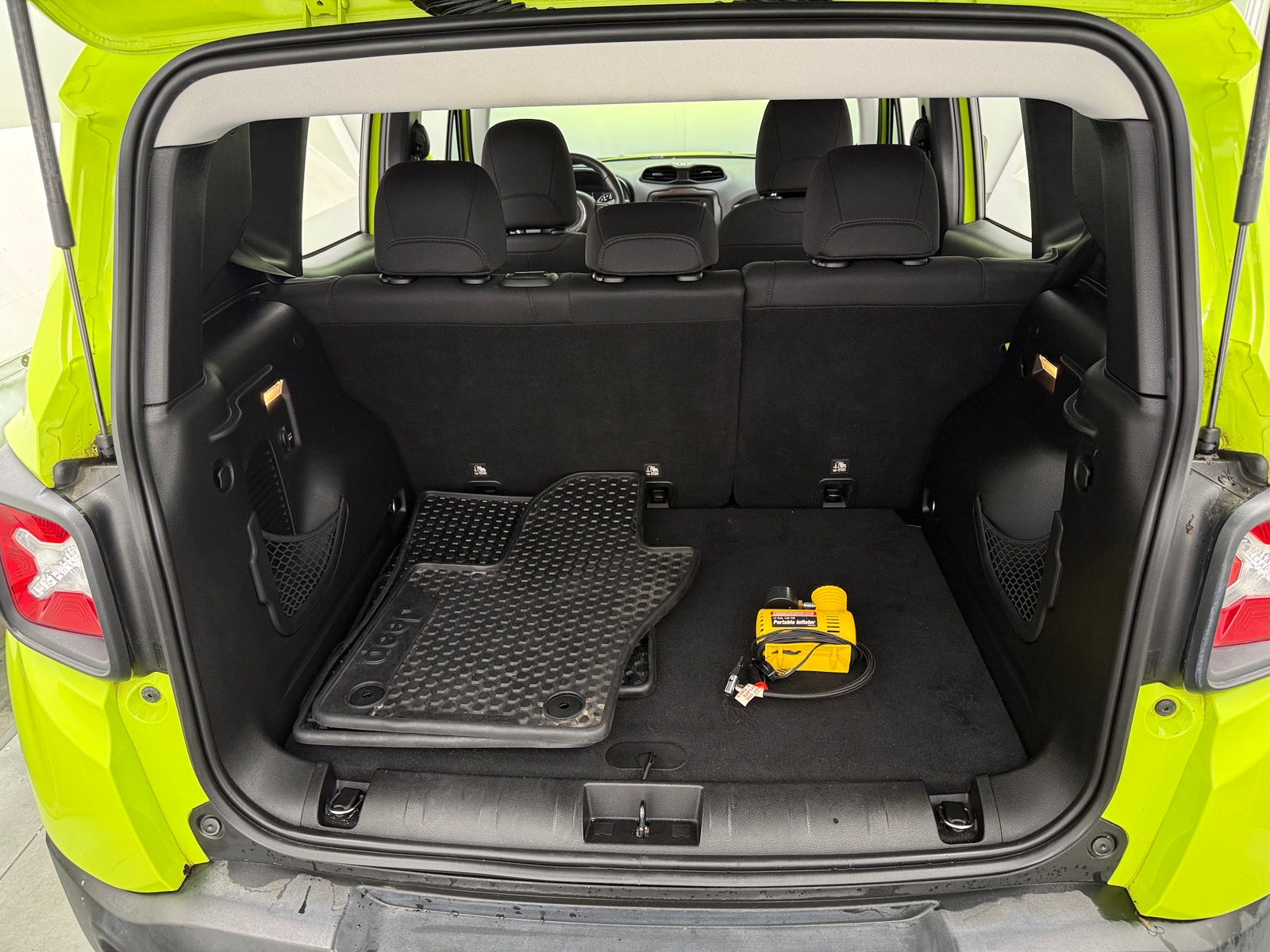 Thumbnail: 2017 Jeep Renegade - 7