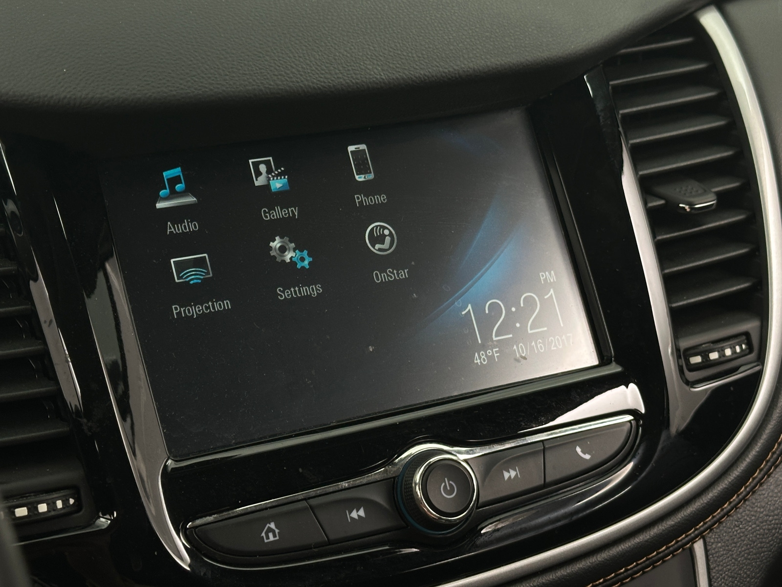 Thumbnail: 2017 Chevrolet Trax - 4