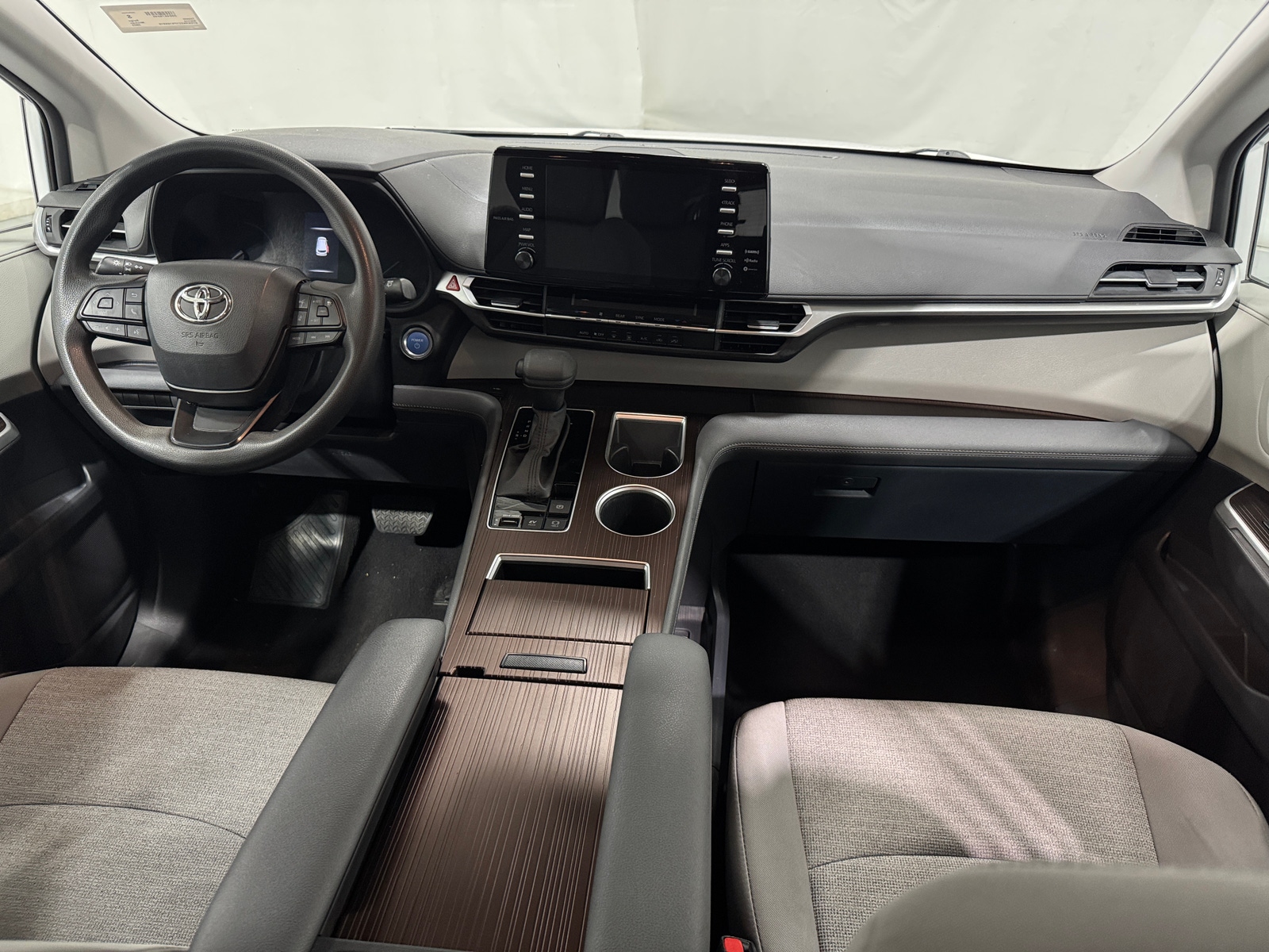 Thumbnail: 2023 Toyota Sienna - 3