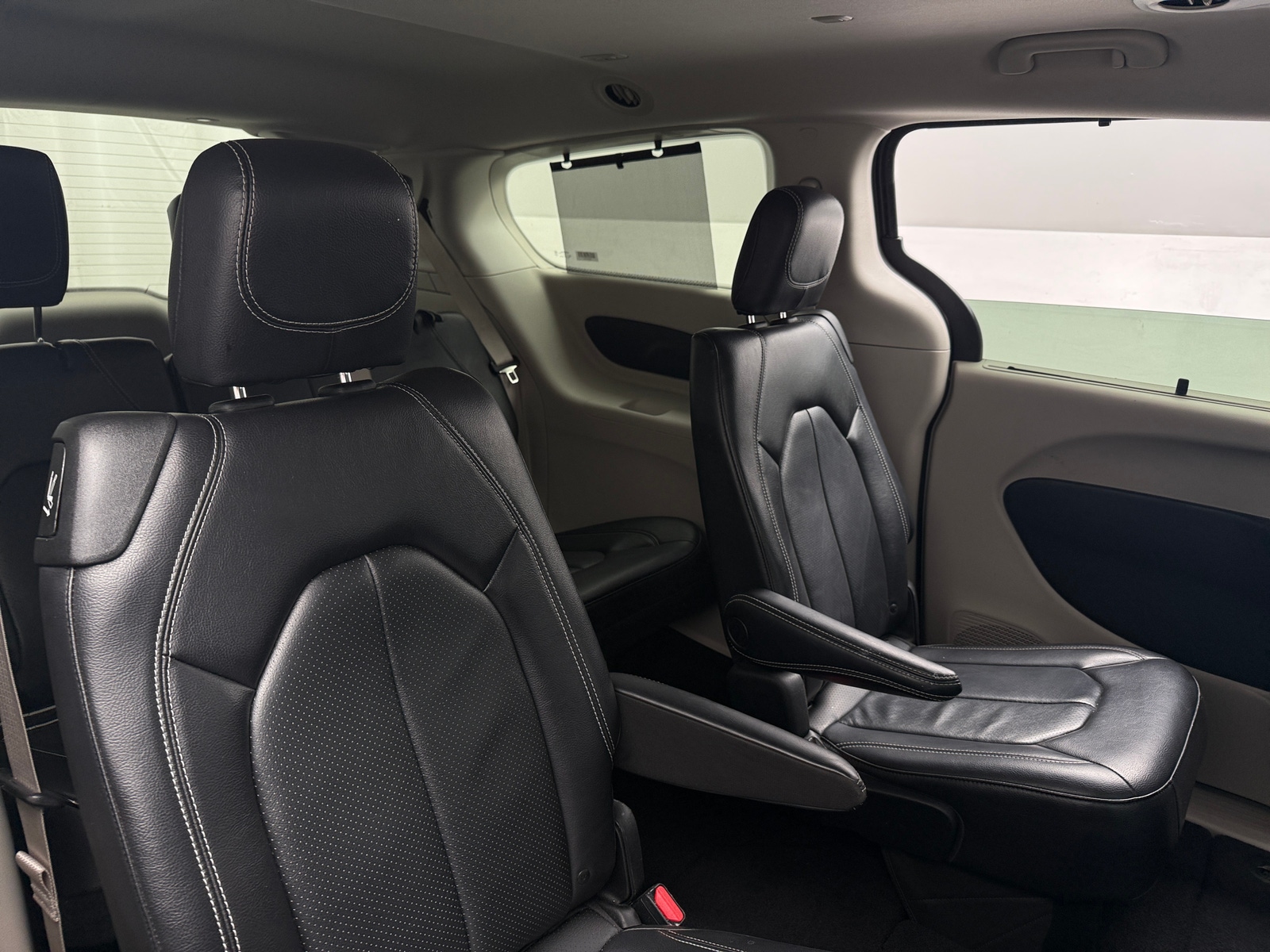 Thumbnail: 2022 Chrysler Pacifica - 5