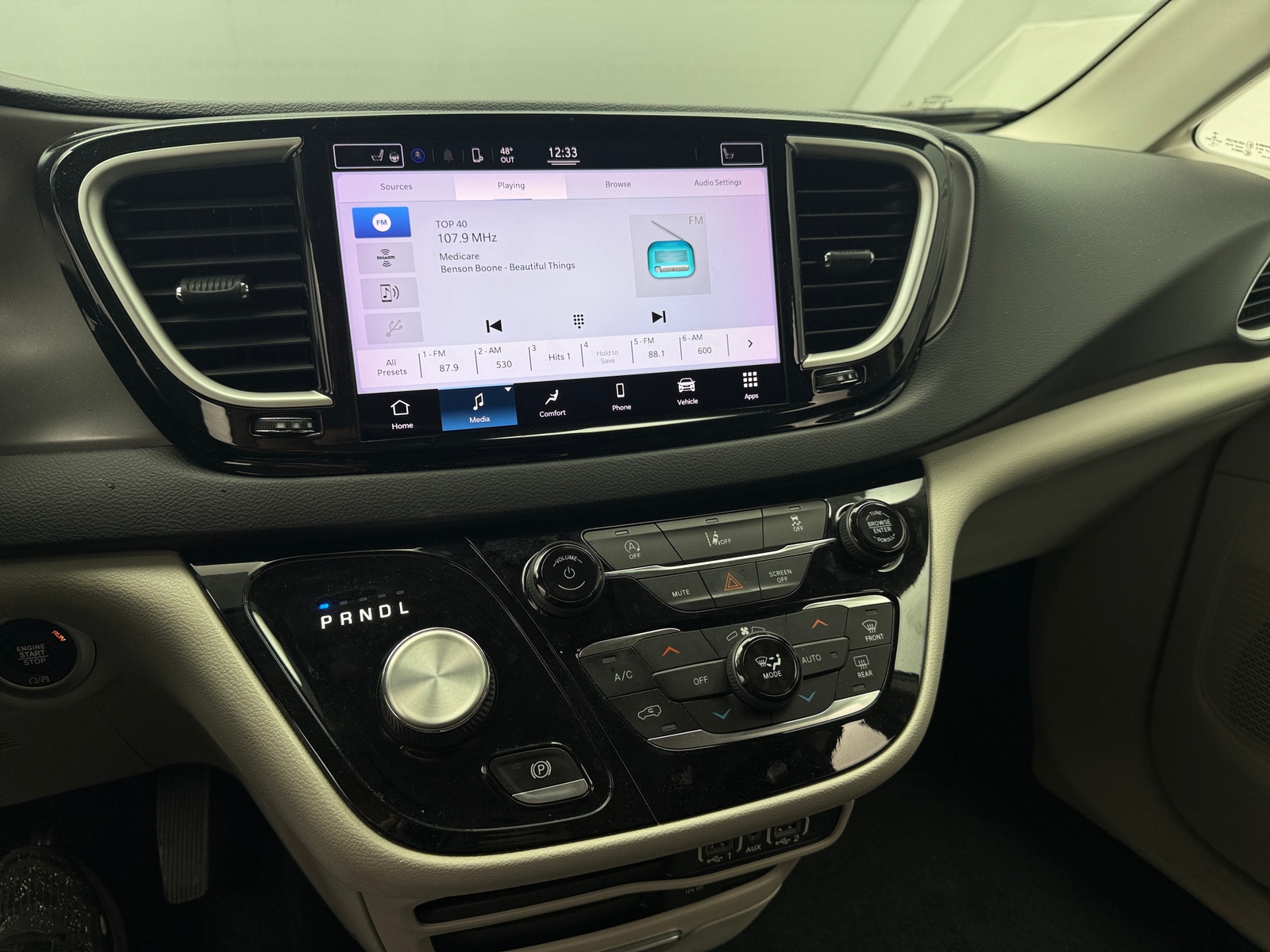 Thumbnail: 2022 Chrysler Pacifica - 3