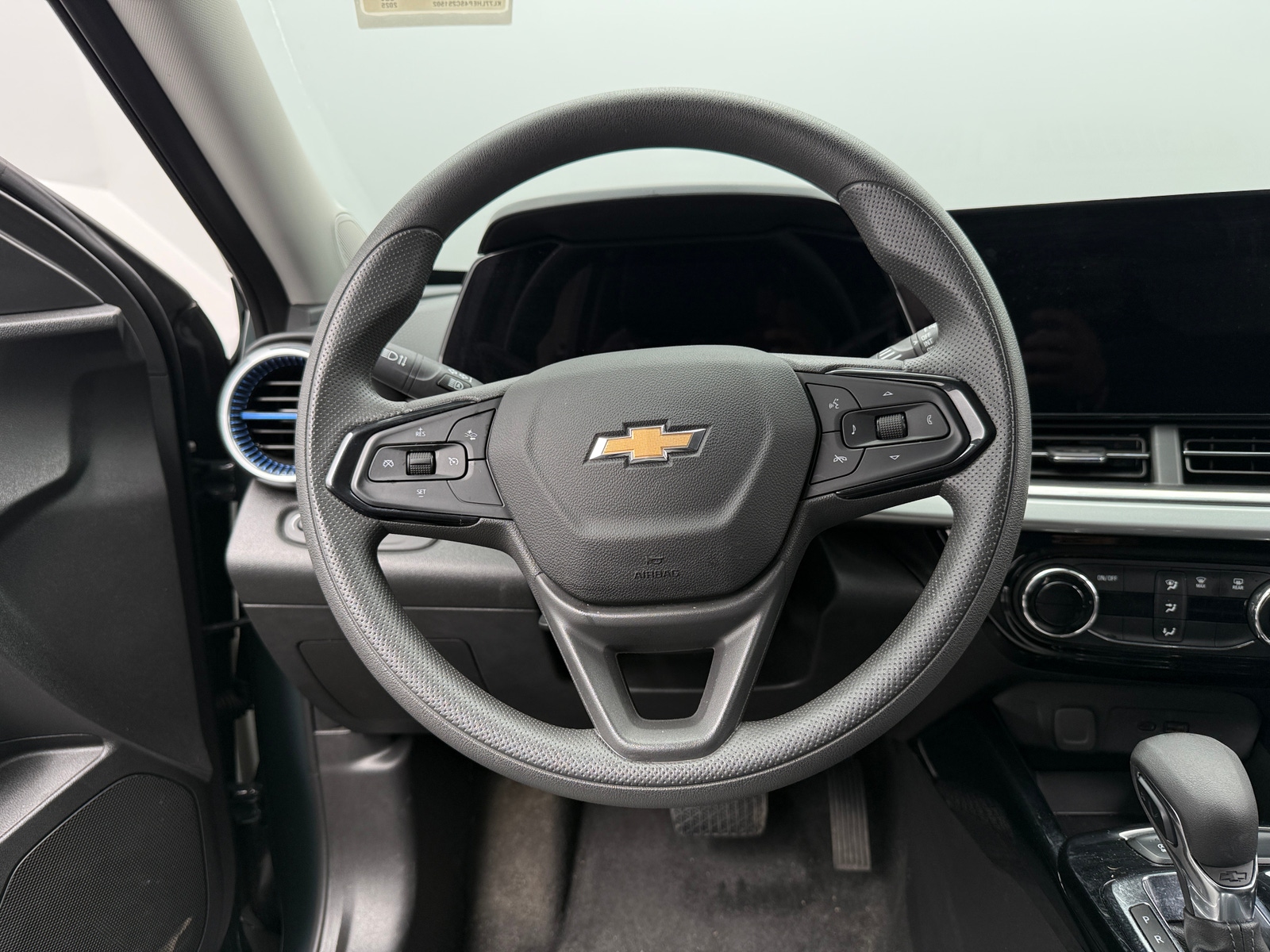 Thumbnail: 2025 Chevrolet Trax - 5
