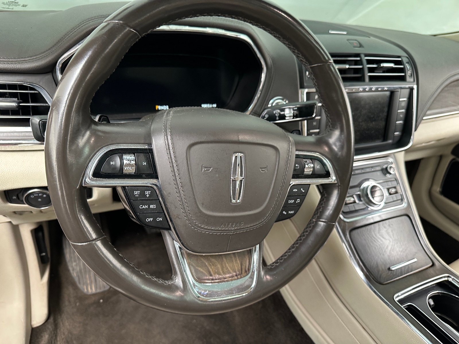 Thumbnail: 2017 Lincoln Continental - 4