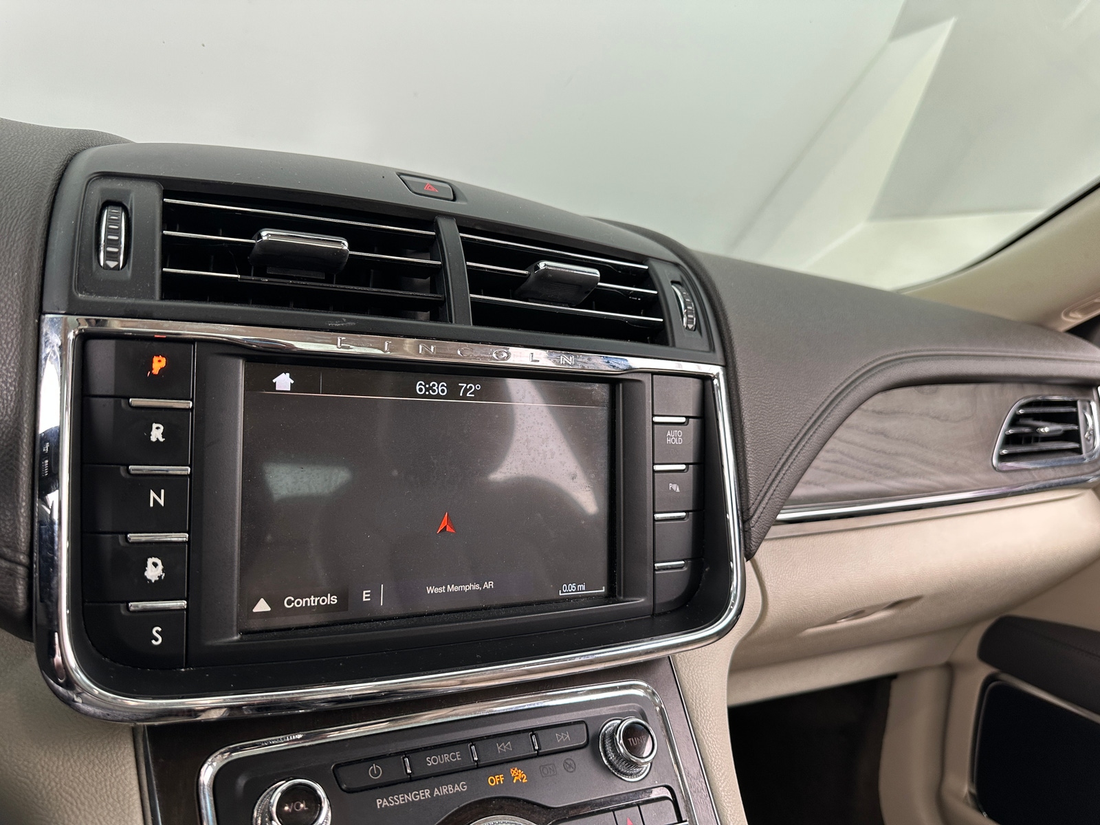 Thumbnail: 2017 Lincoln Continental - 3