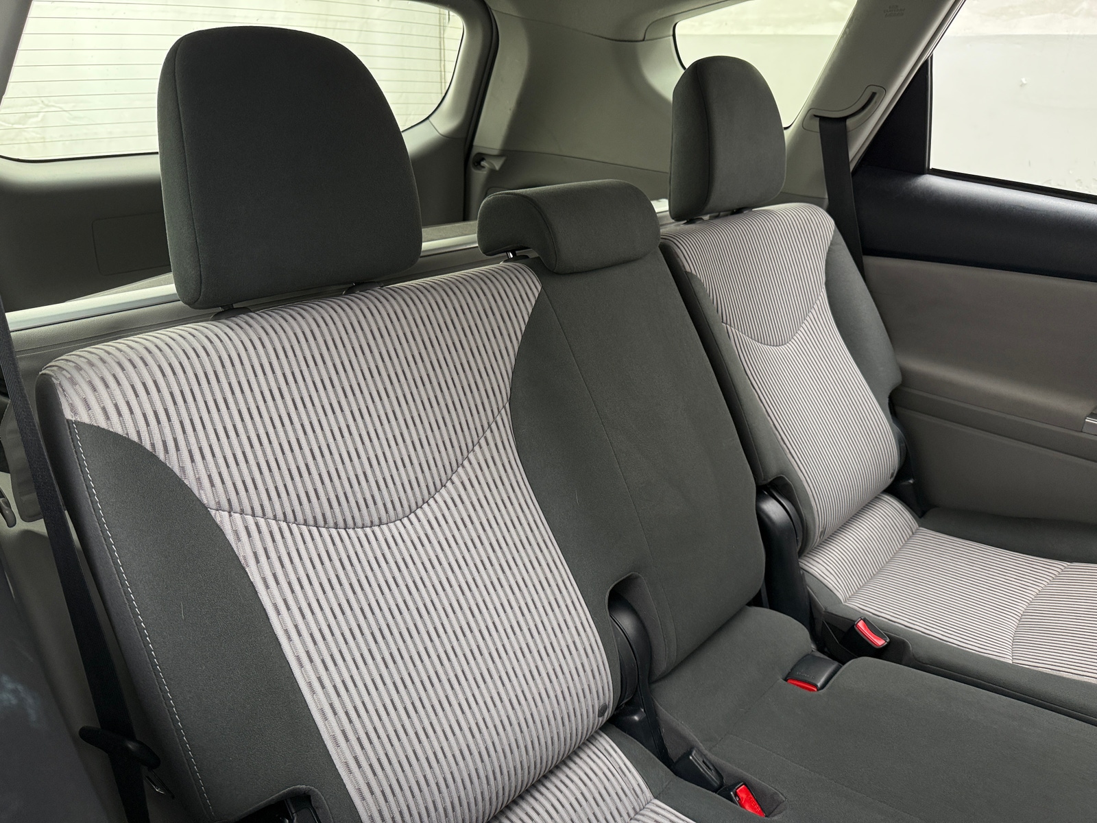 Thumbnail: 2017 Toyota Prius v - 6