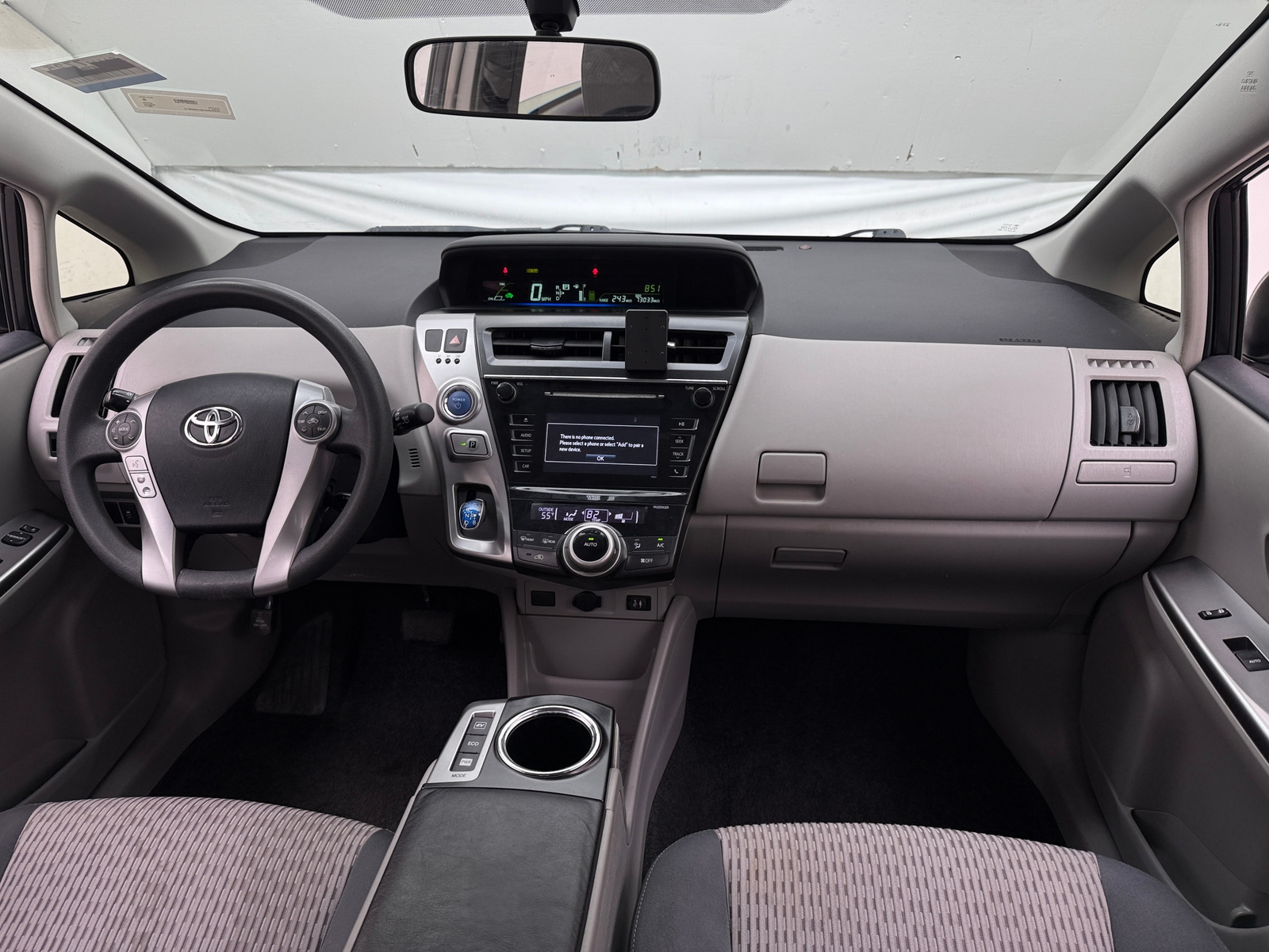 Thumbnail: 2017 Toyota Prius v - 3