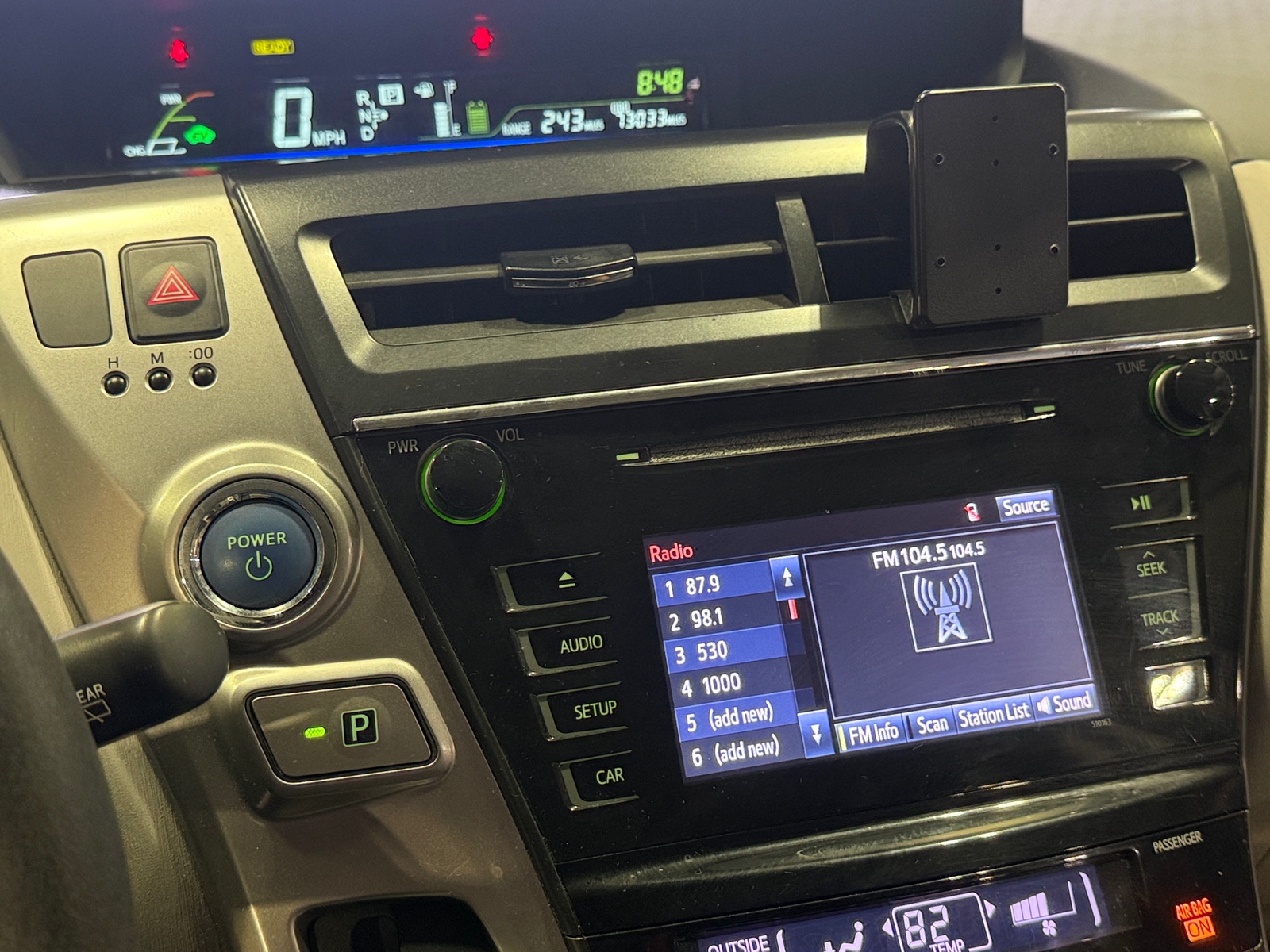 Thumbnail: 2017 Toyota Prius v - 4