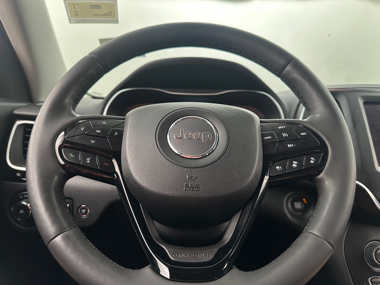 Thumbnail: 2023 Jeep Cherokee - 4