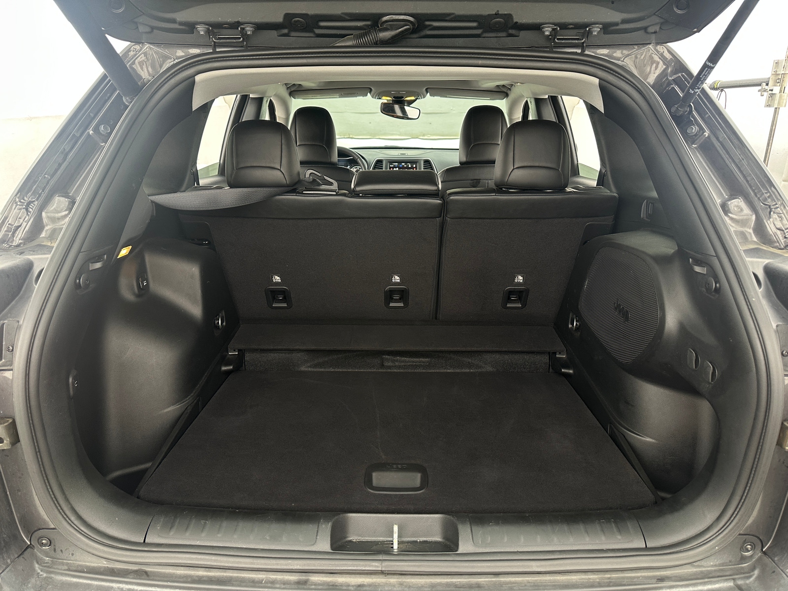 Thumbnail: 2023 Jeep Cherokee - 6