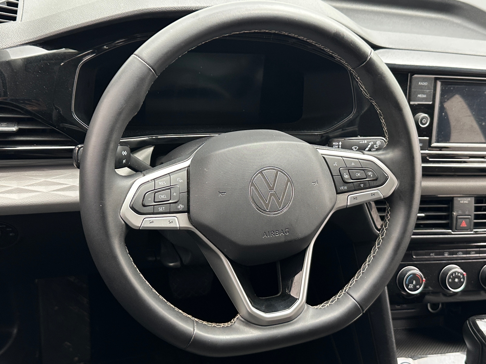 Thumbnail: 2023 Volkswagen Taos - 5