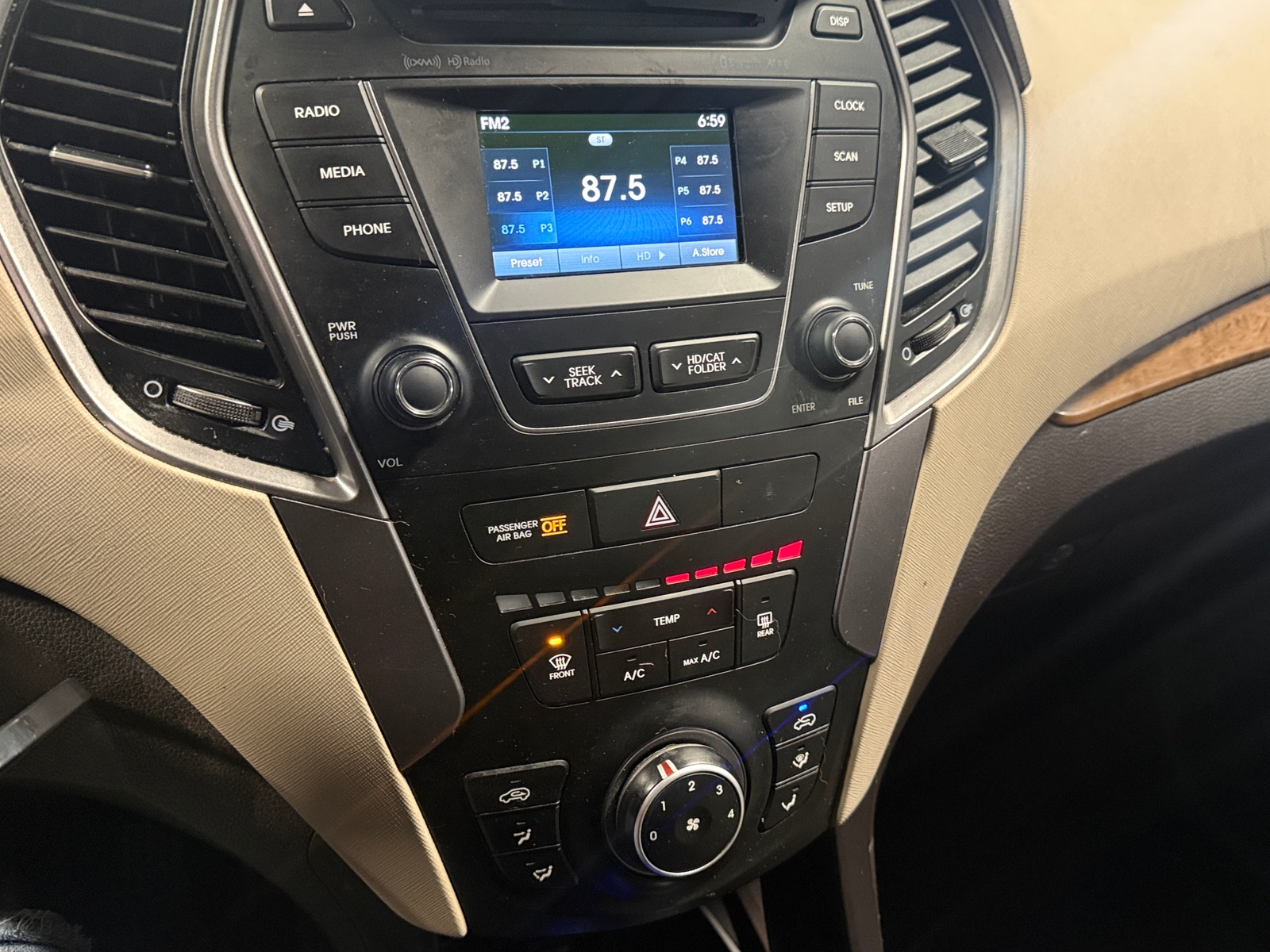 Thumbnail: 2016 Hyundai Santa Fe - 4