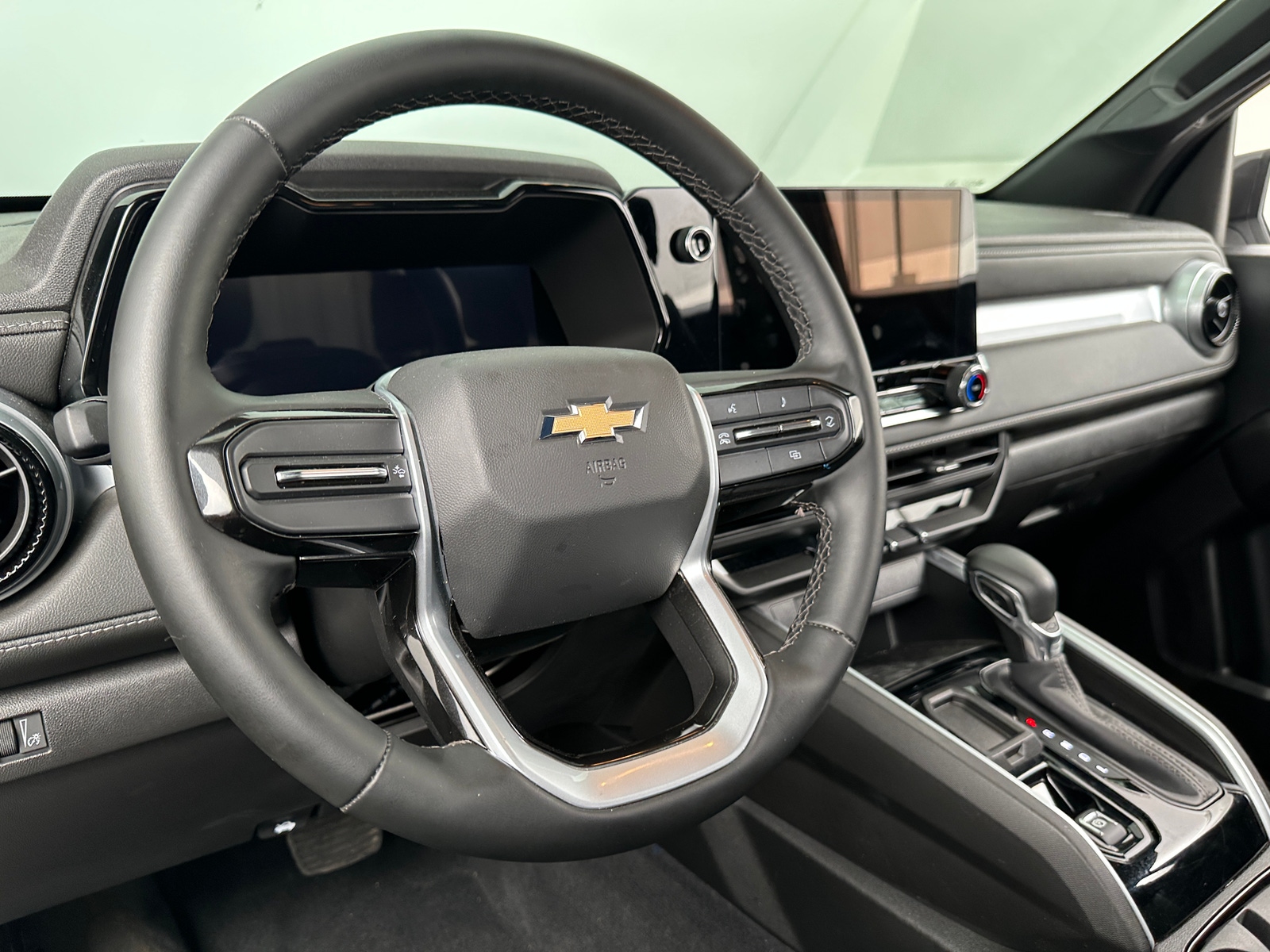 Thumbnail: 2024 Chevrolet Colorado - 5