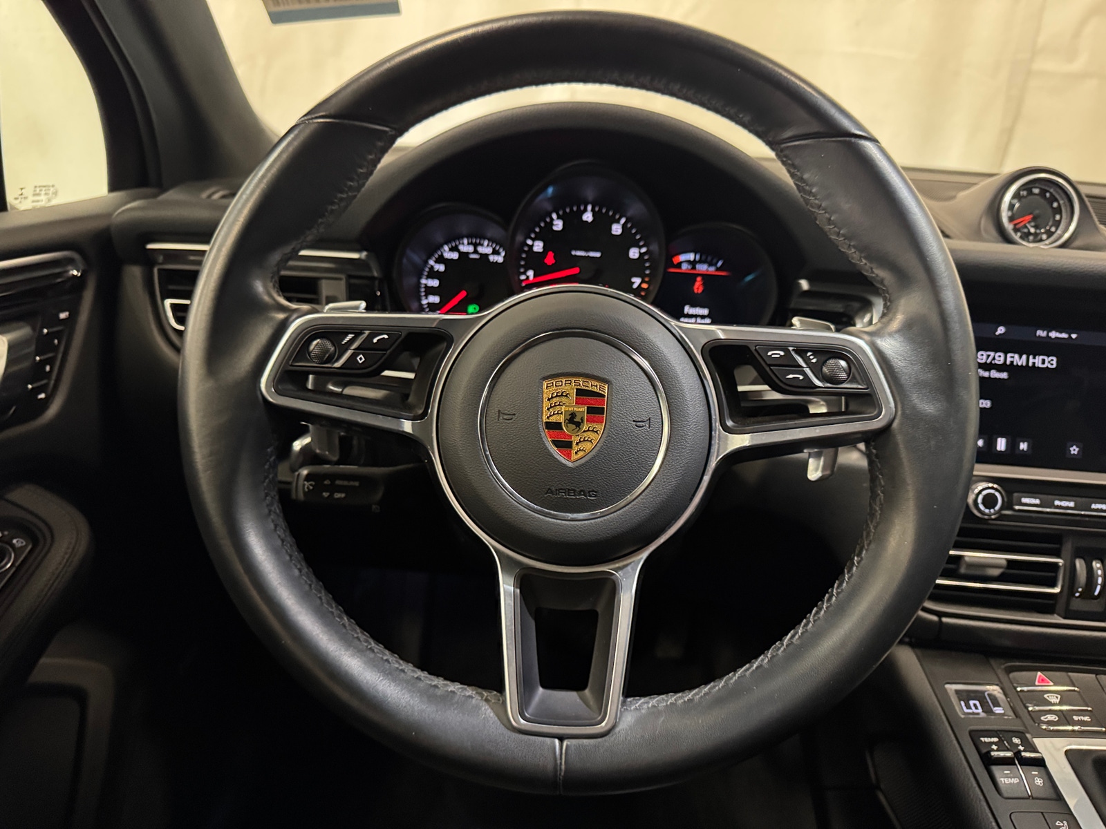 Thumbnail: 2021 Porsche Macan - 4