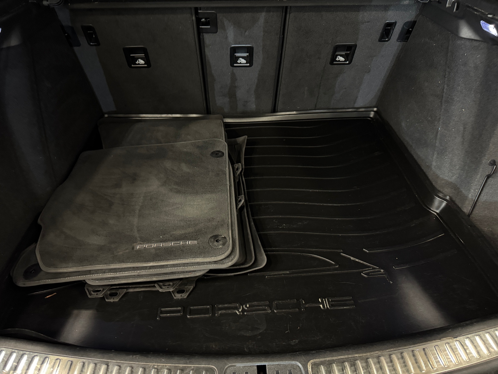 Thumbnail: 2021 Porsche Macan - 6