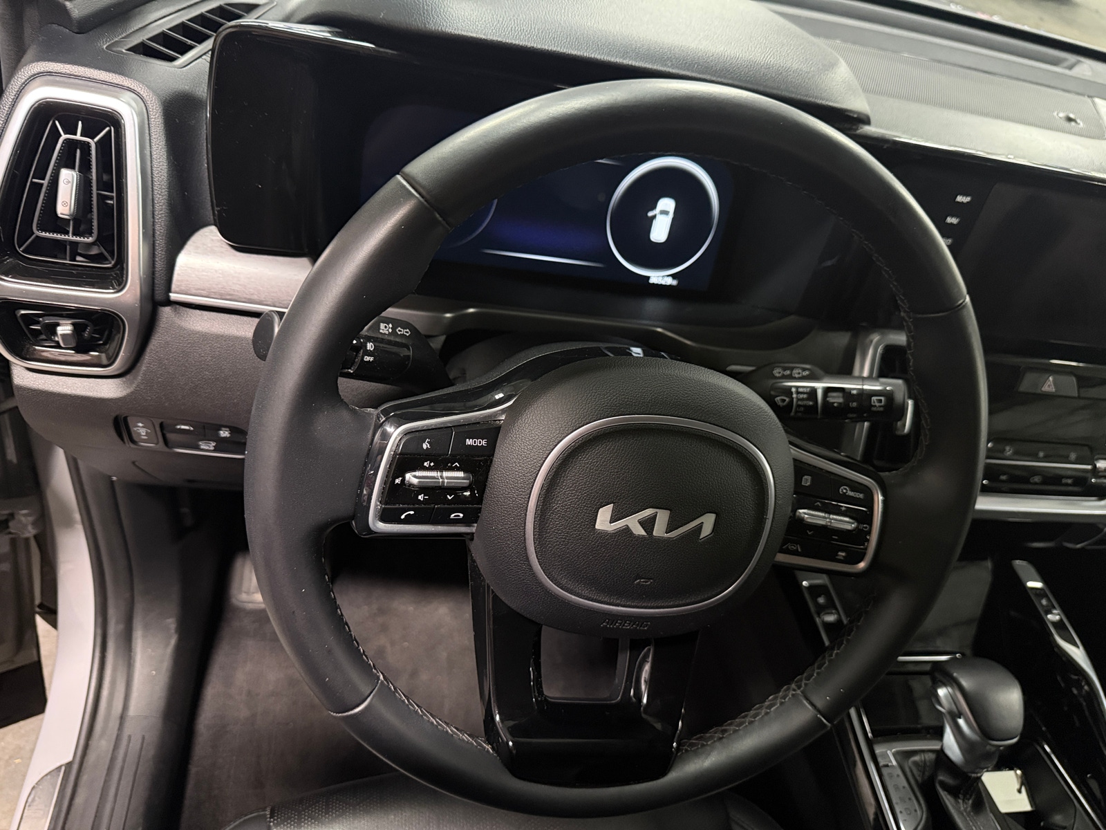 Thumbnail: 2023 Kia Sorento - 4