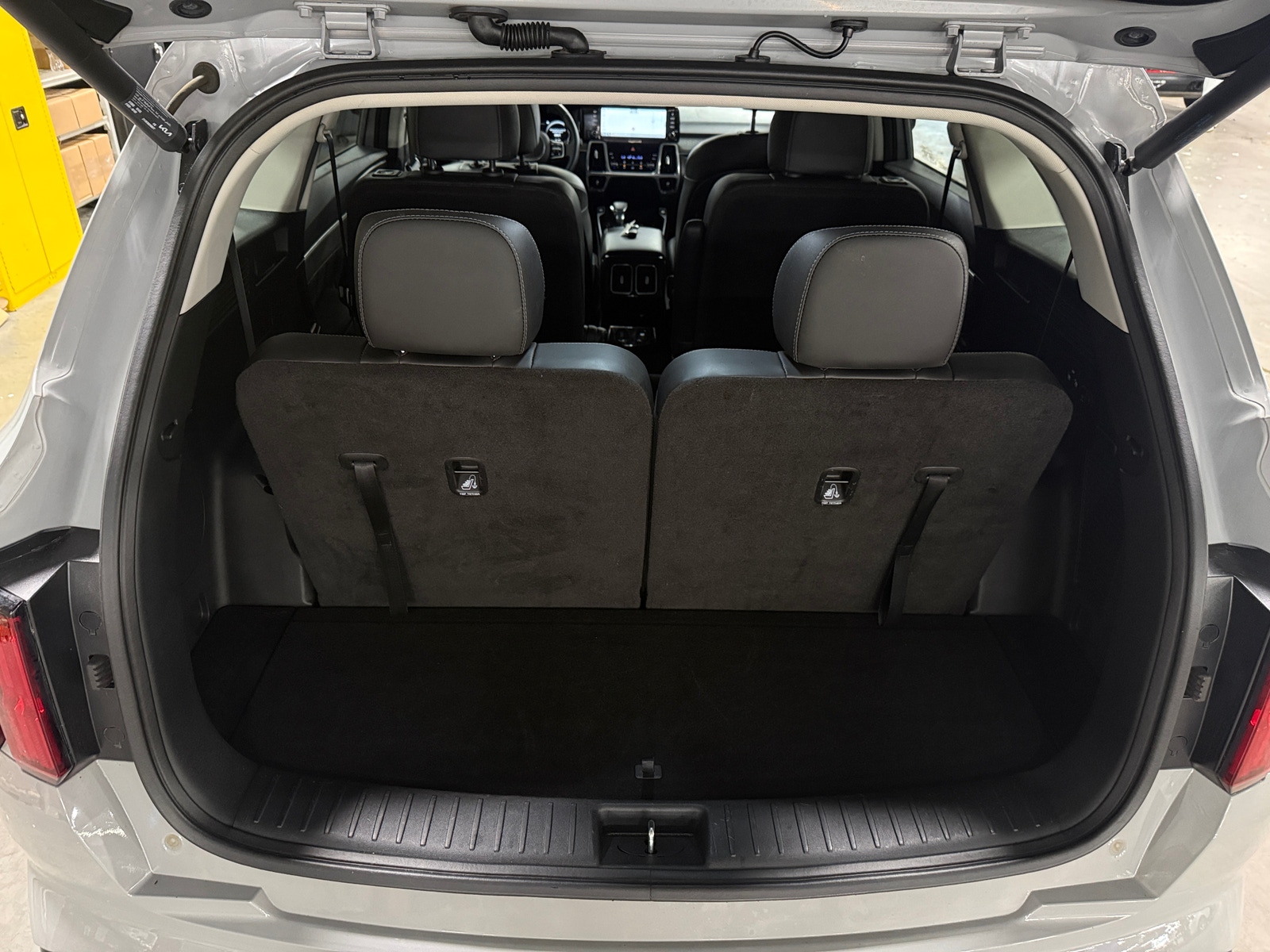 Thumbnail: 2023 Kia Sorento - 6