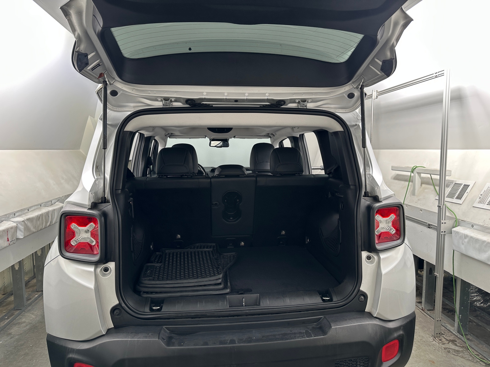 Thumbnail: 2018 Jeep Renegade - 6