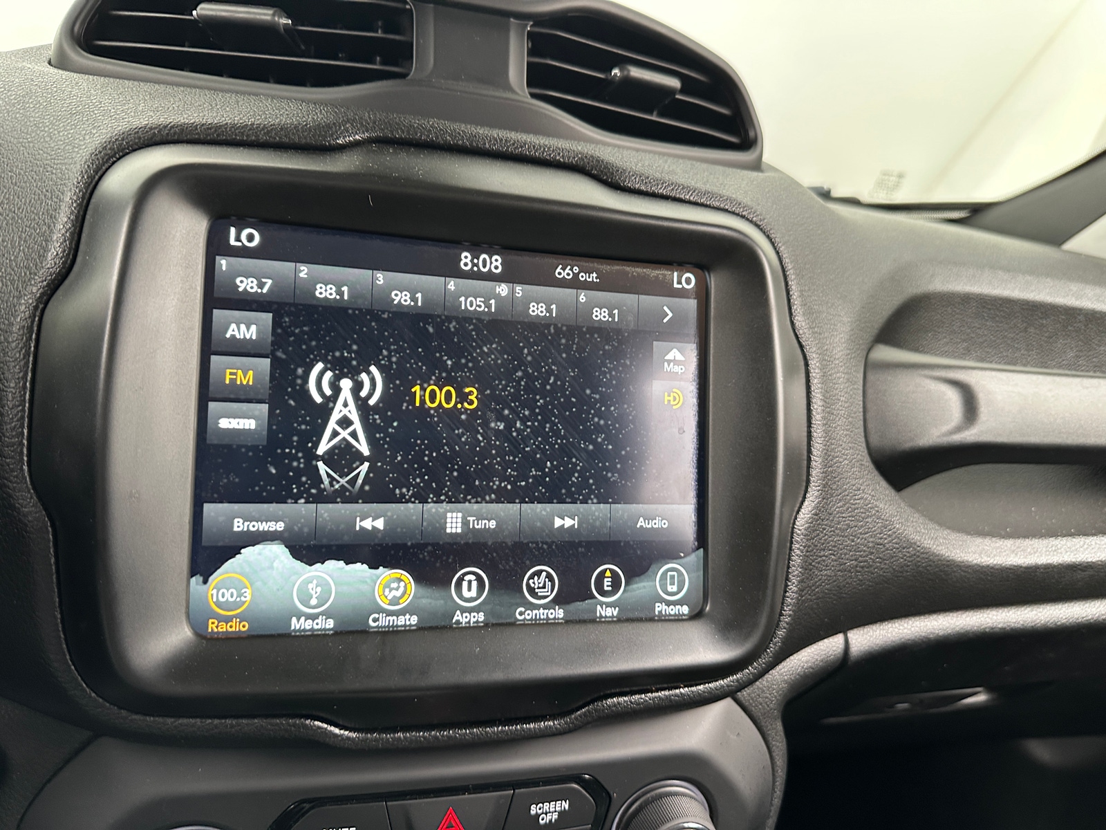 Thumbnail: 2018 Jeep Renegade - 3